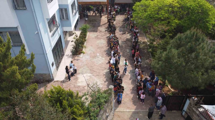 Bayram harçlığı kuyruğu