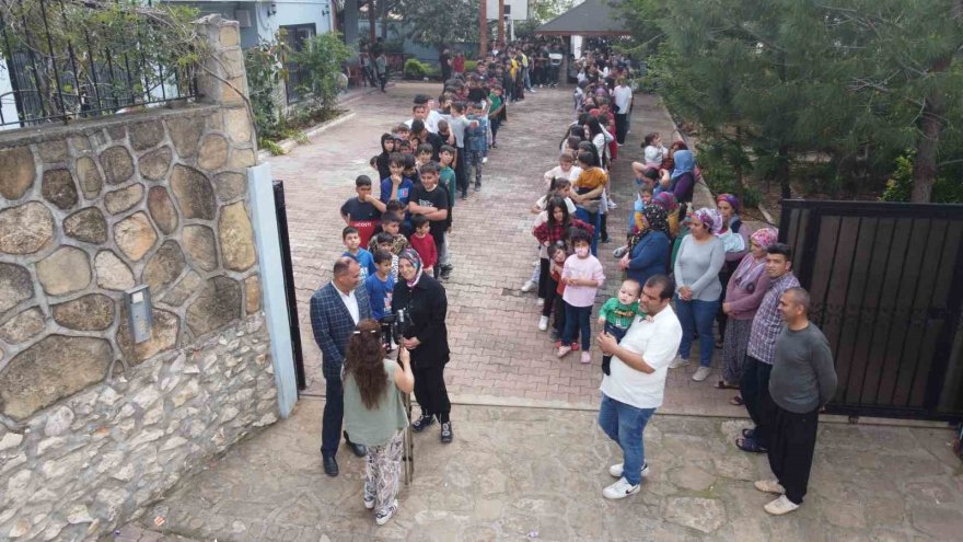 Bayram harçlığı kuyruğu