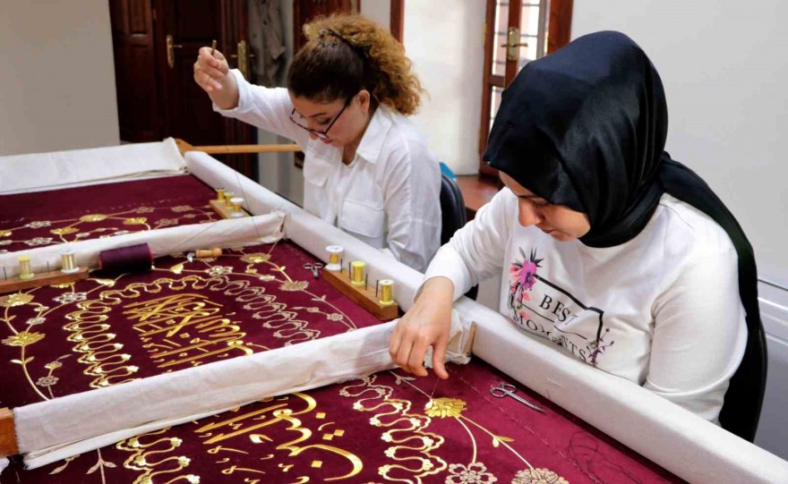 Osmanlı puşideleri Adana’da ilmek ilmek işleniyor