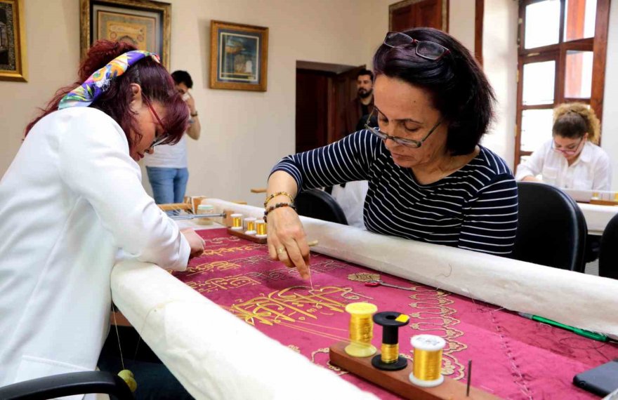 Osmanlı puşideleri Adana’da ilmek ilmek işleniyor