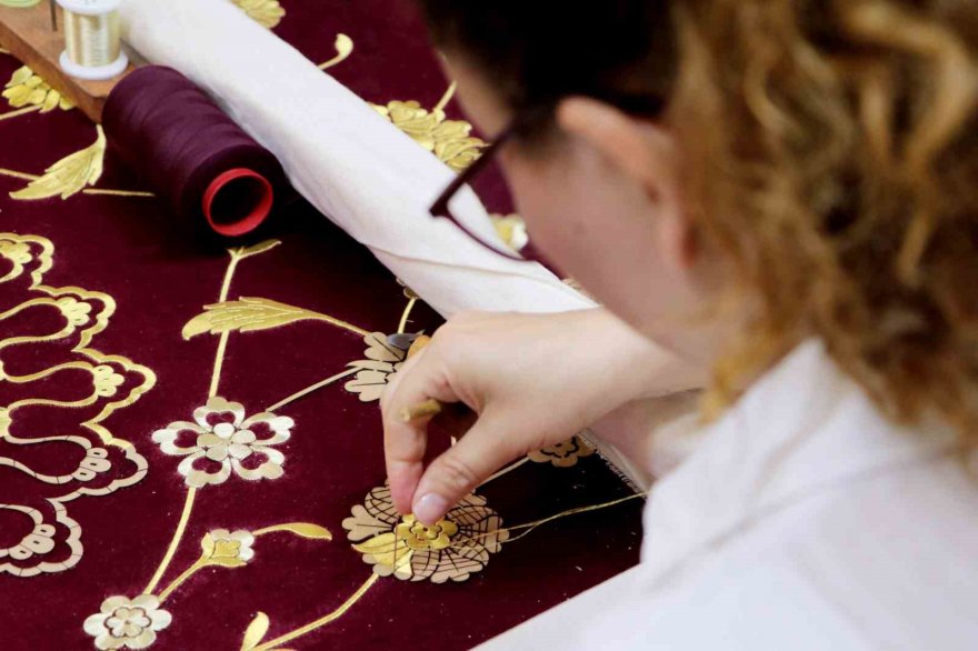 Osmanlı puşideleri Adana’da ilmek ilmek işleniyor