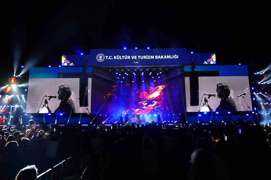 Portakal Çiçeği Karnavalı günüz sanatsal etkinliklerle akşam konserlerle devam ediyor