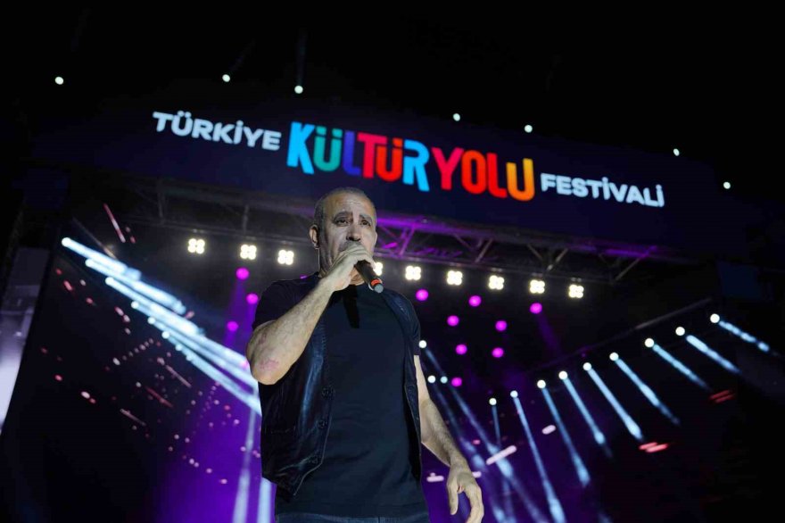 Portakal Çiçeği Karnavalı günüz sanatsal etkinliklerle akşam konserlerle devam ediyor