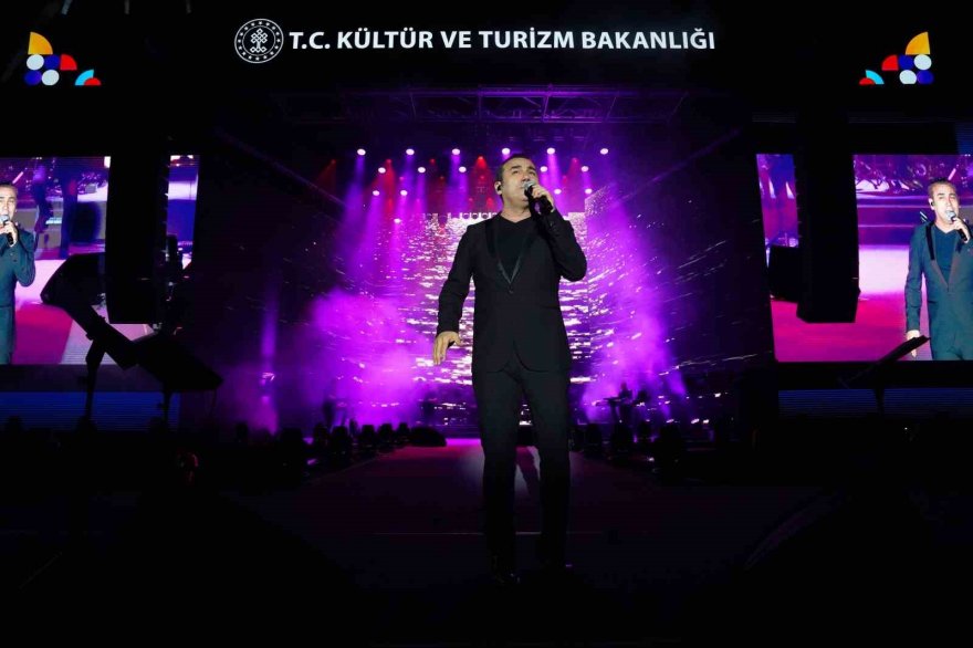 Karnaval coşkusu konserlerle devam etti