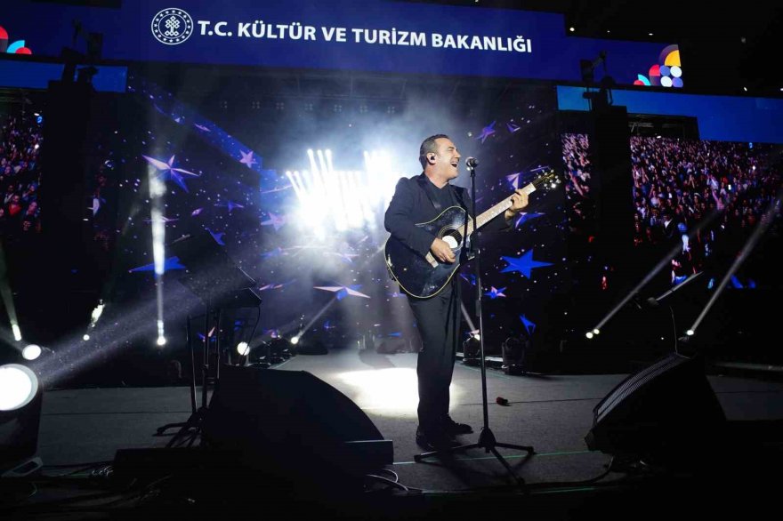 Karnaval coşkusu konserlerle devam etti