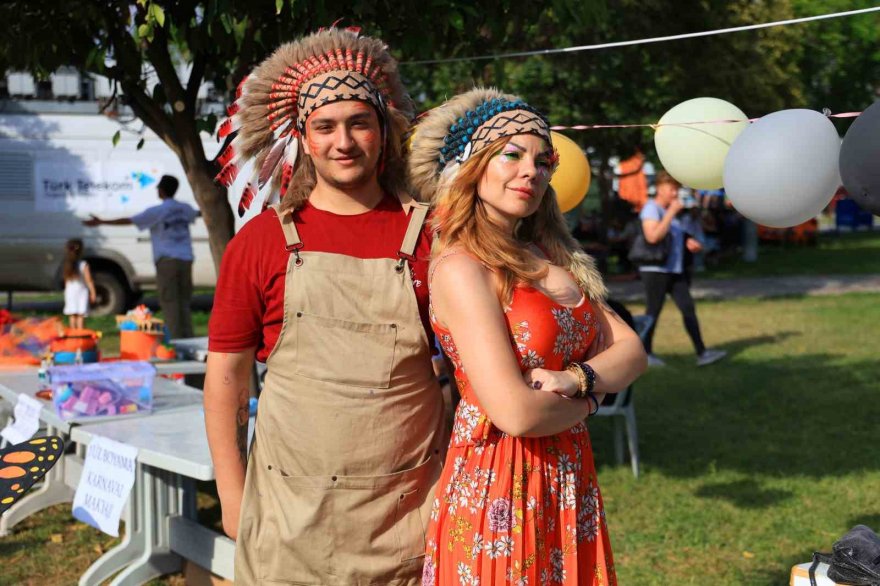 Portakal Çiçeği Karnavalı renkli görüntülere sahne oluyor