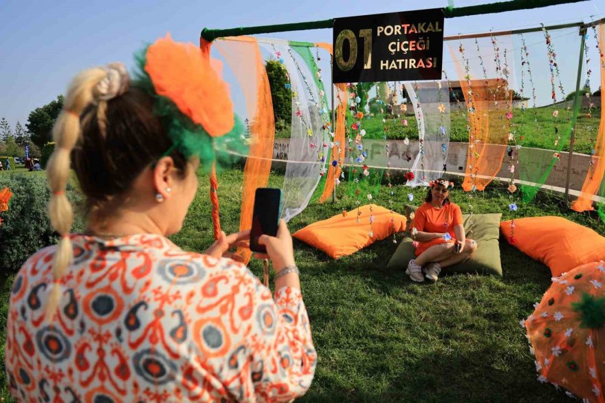 Portakal Çiçeği Karnavalı renkli görüntülere sahne oluyor