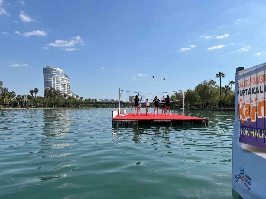 Seyhan Nehrindeki etkinlikler karnavalı renklendiriyor