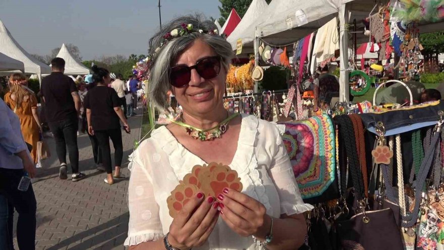 Bu standın tüm kazancı sokak hayvanlarına