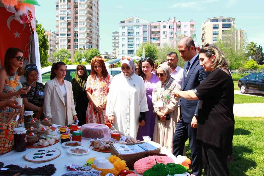 Dezavantajlı kadınların el emeği göz nuru ürünleri karnavalda sergileniyor