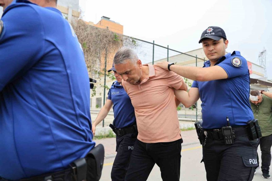 Uygulama yapan polise silah çeken Seyhan Belediyesi Temizlik İşleri Müdürü tutuklandı