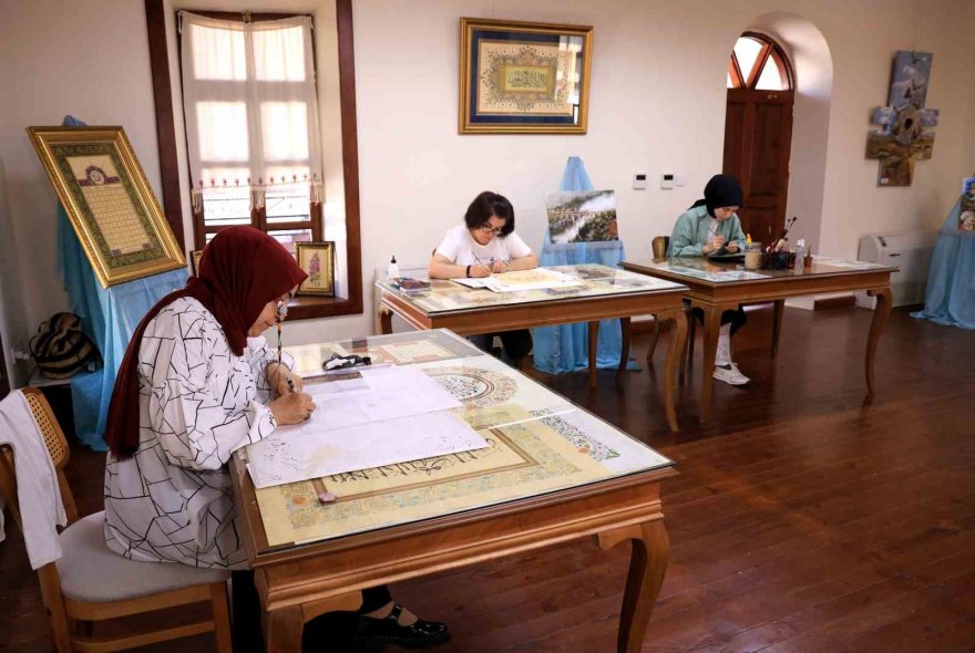 Unutulmaya yüz tutmuş sanat dallarından oluşan eserler gün yüzüne çıkıyor