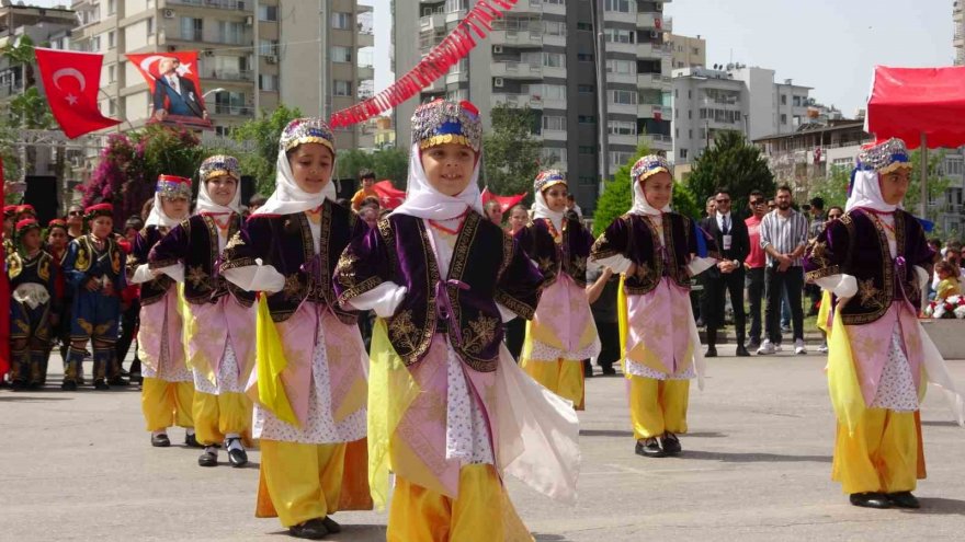 Adana’da 23 Nisan Ulusal Egemenlik ve Çocuk Bayramı kutlandı
