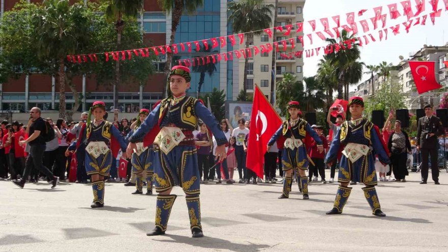Adana’da 23 Nisan Ulusal Egemenlik ve Çocuk Bayramı kutlandı