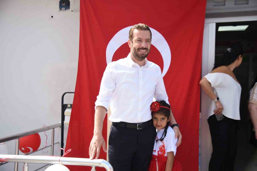 Başkan Kadir Aydar, 23 Nisan’ı çocuklarla beraber geçirdi