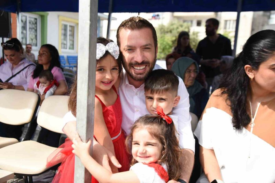 Başkan Kadir Aydar, 23 Nisan’ı çocuklarla beraber geçirdi