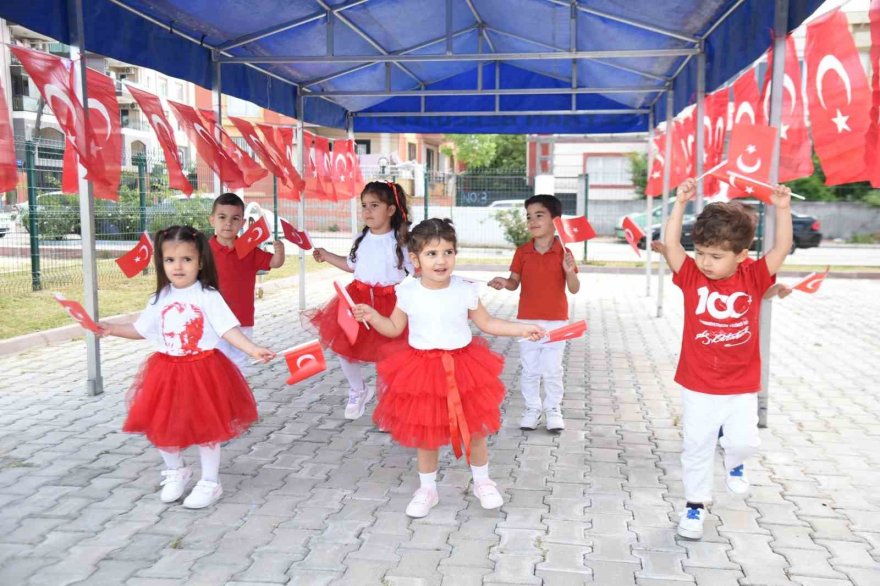 Başkan Kadir Aydar, 23 Nisan’ı çocuklarla beraber geçirdi