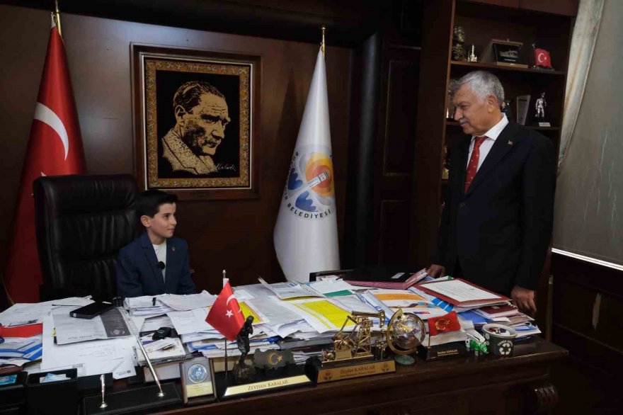 Zeydan Karalar makamını minik Ata Ergül’e teslim etti