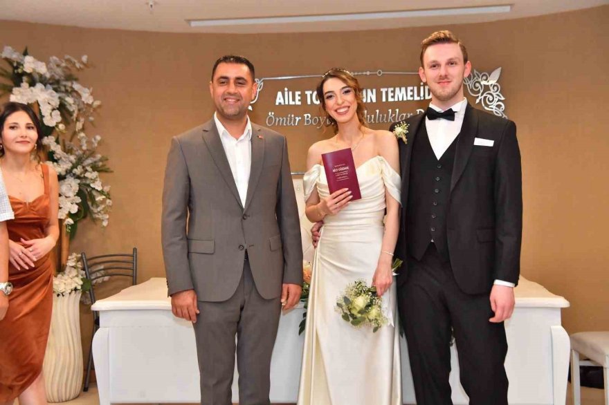 Başkan Kozay, ilk nikahı yabancı damada kıydı