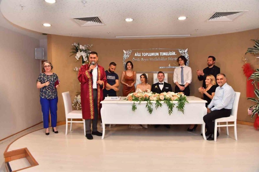 Başkan Kozay, ilk nikahı yabancı damada kıydı