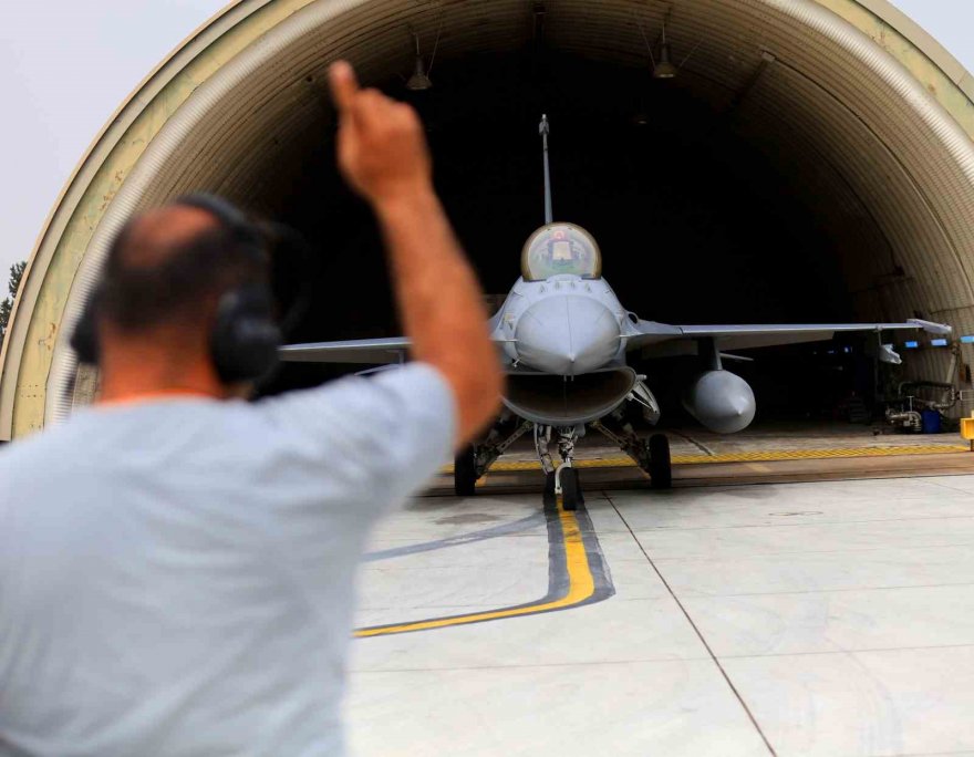 F-16’lar, pilotların kumandasında vatanı koruyor