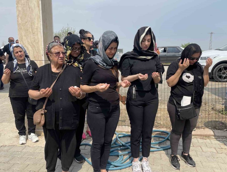 Otobüsün açık kapısından düştükten sonra hayatını kaybeden yaşlı kadın toprağa verildi