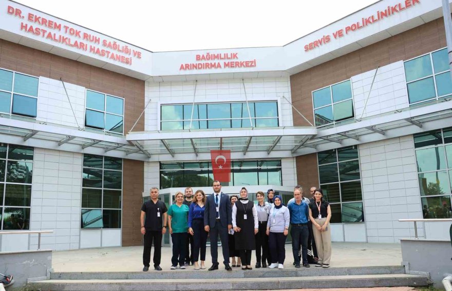 Bağımlılıkla mücadele eden çocuklar bu merkezde hayata tutunuyor