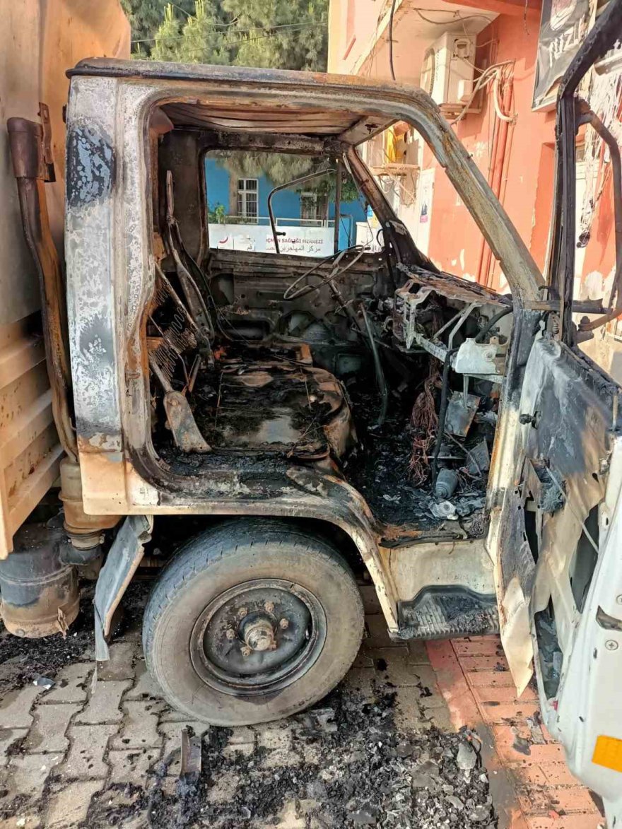 Karataş Belediyesi hizmet binası kundaklandı