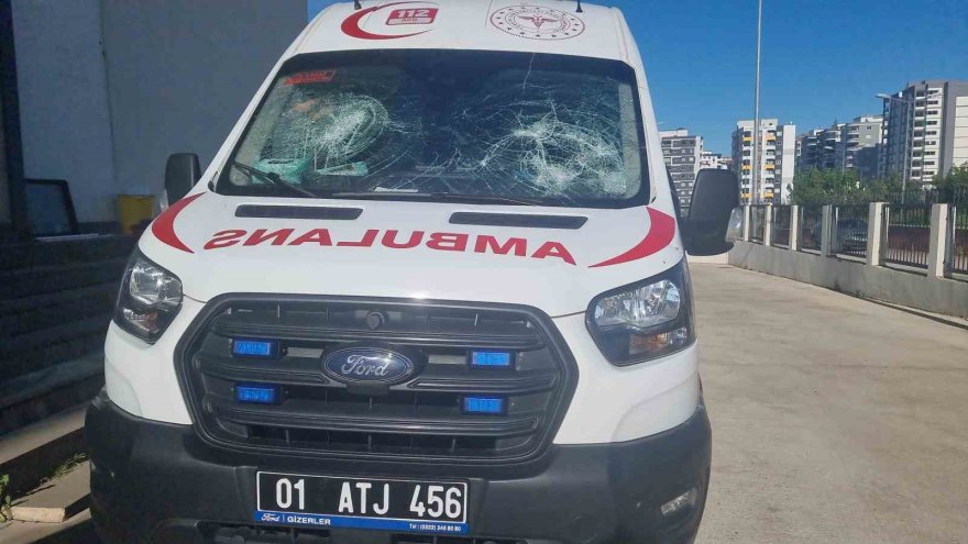 Adana'da sağlık çalışanlarına kürekli saldırı