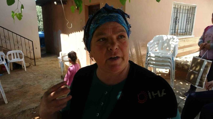 Sağlık çalışanlarına kürekle saldıran genç: 