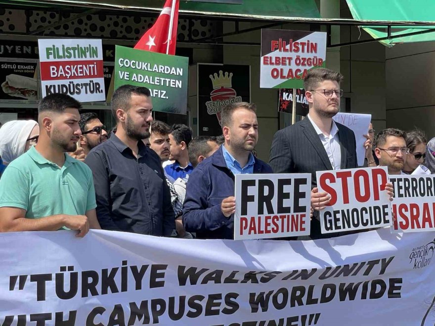 Adana’da üniversite öğrencileri Filistin için yürüdü