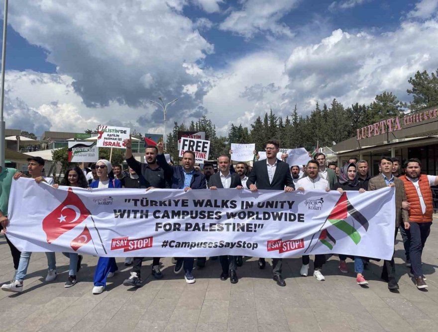 Adana’da üniversite öğrencileri Filistin için yürüdü