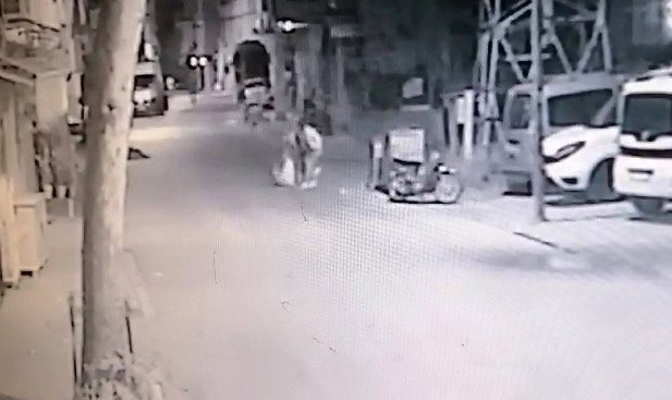 Bayıltana kadar dövdü, sürükleyip yol kenarına bıraktı