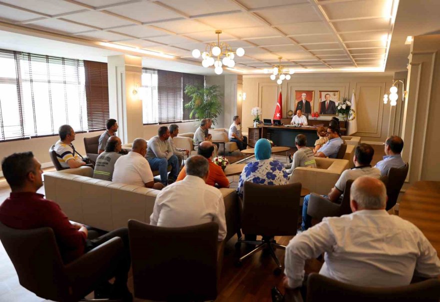 Başkan Demirçalı engelli personelleri makamında ağırladı