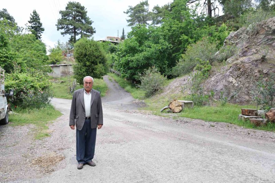 18 başbakan, 7 cumhurbaşkanı, 19 vali değişti o hala muhtar