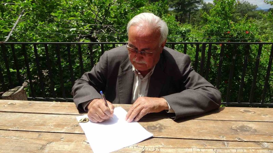 18 başbakan, 7 cumhurbaşkanı, 19 vali değişti o hala muhtar