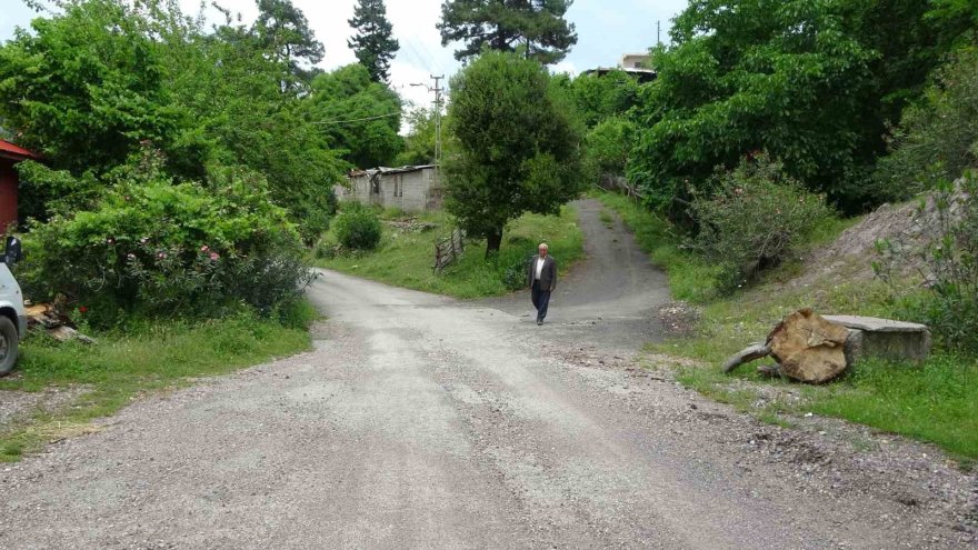18 başbakan, 7 cumhurbaşkanı, 19 vali değişti o hala muhtar