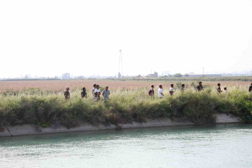 Adana’da serinlemek için sulama kanalına giren genç kayboldu