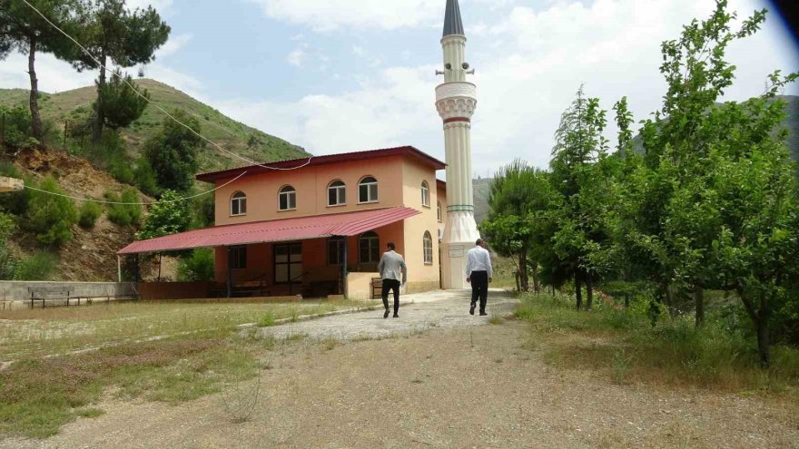 İmam vaadiyle seçim kazanan muhtar, mahalleye ilanla imam arıyor