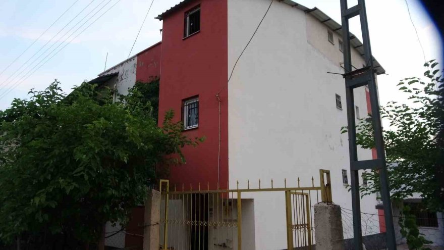 Portakal bahçesinde çalışarak aldığı evini ve 17 yıllık birikimini sahte polislere kaptırdı