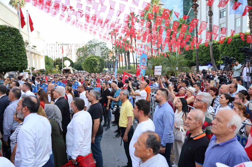 CHP Genel Başkanı Özel: “Emekliye bayram ikramiyesi 1 asgari ücret verilsin”