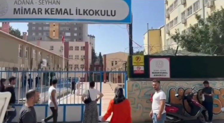 Kimliği kaybolan adayın imdadına Seyhan polisi yetişti