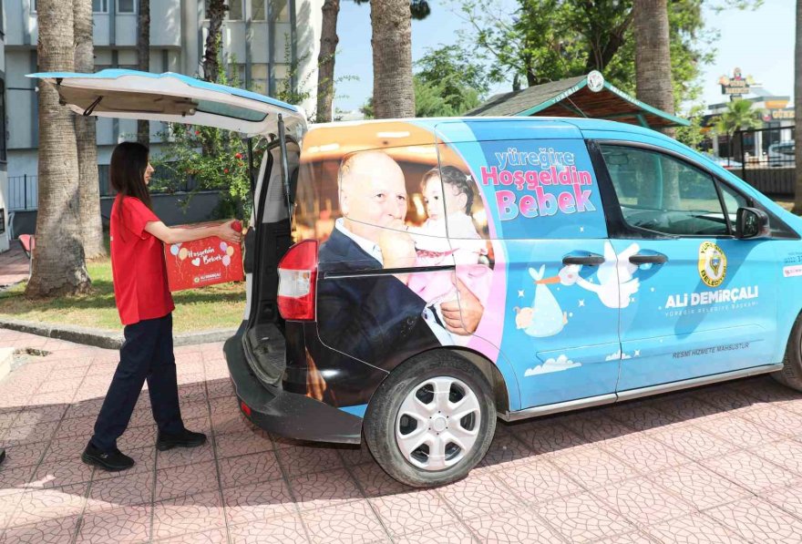 Bebeğe ilk hediye Yüreğir Belediyesinden