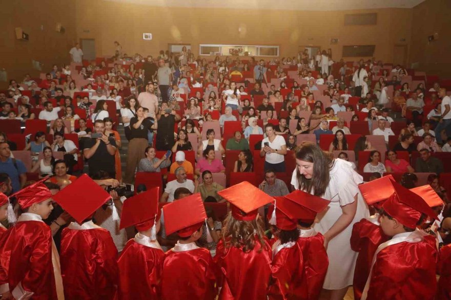 Çukurova Belediyesi Kreşlerinden 260 çocuk mezun oldu