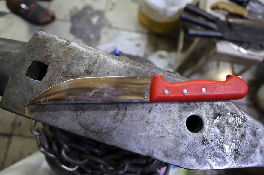 Tescilli Tapan bıçaklarının ustası sosyolog