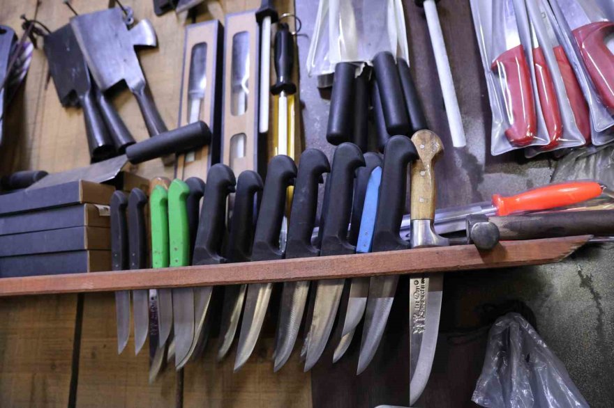 Tescilli Tapan bıçaklarının ustası sosyolog