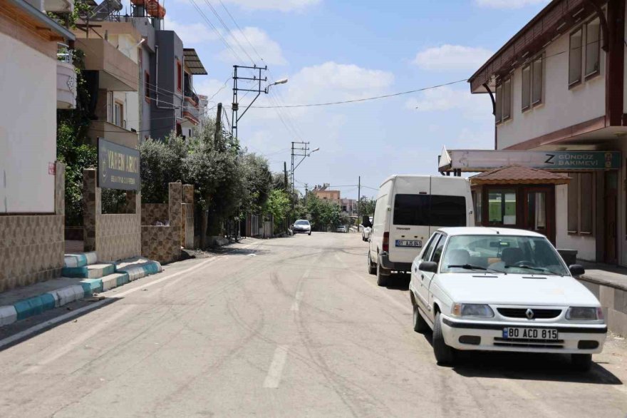 Mahallenin her sokağında su var, tek bu sokakta yok