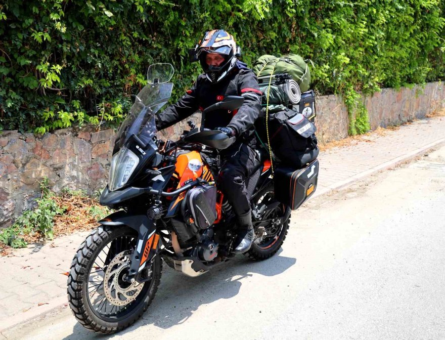 İklim değişikliğine dikkat çekmek için motosikletle kuzey kutup dairesine yola çıktı