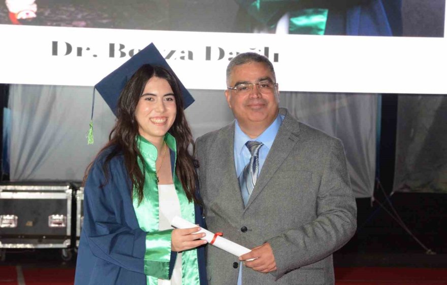 338 yeni doktor mezun oldu