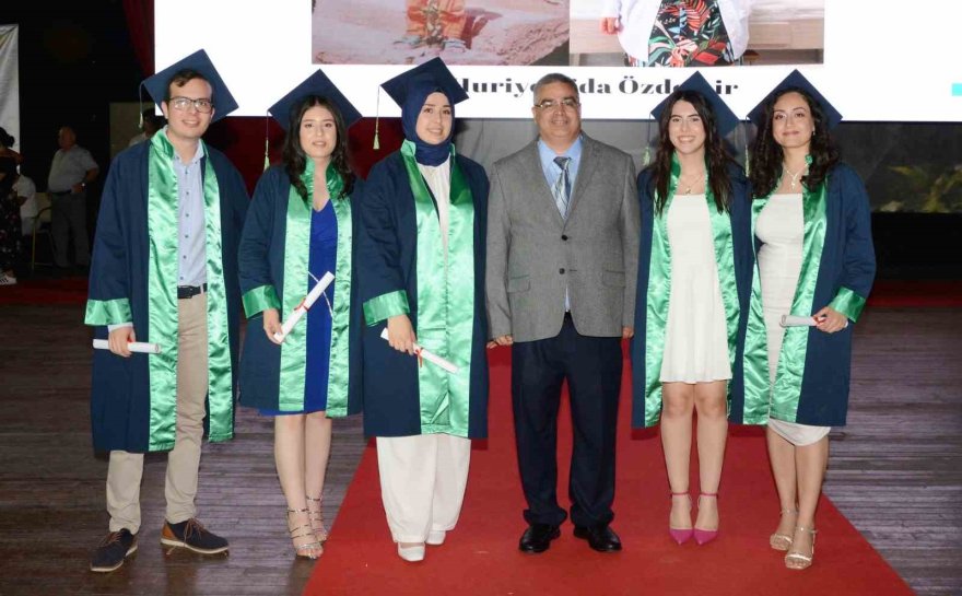 338 yeni doktor mezun oldu